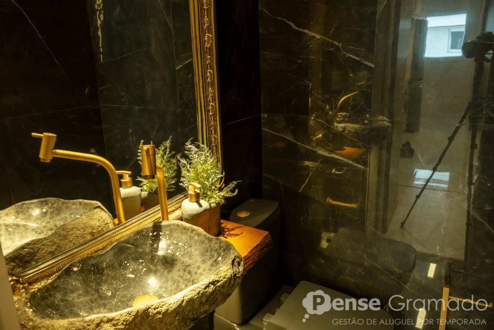 Apartamento 2 Suites - 650M Da Rua Coberta Грамаду Екстер'єр фото